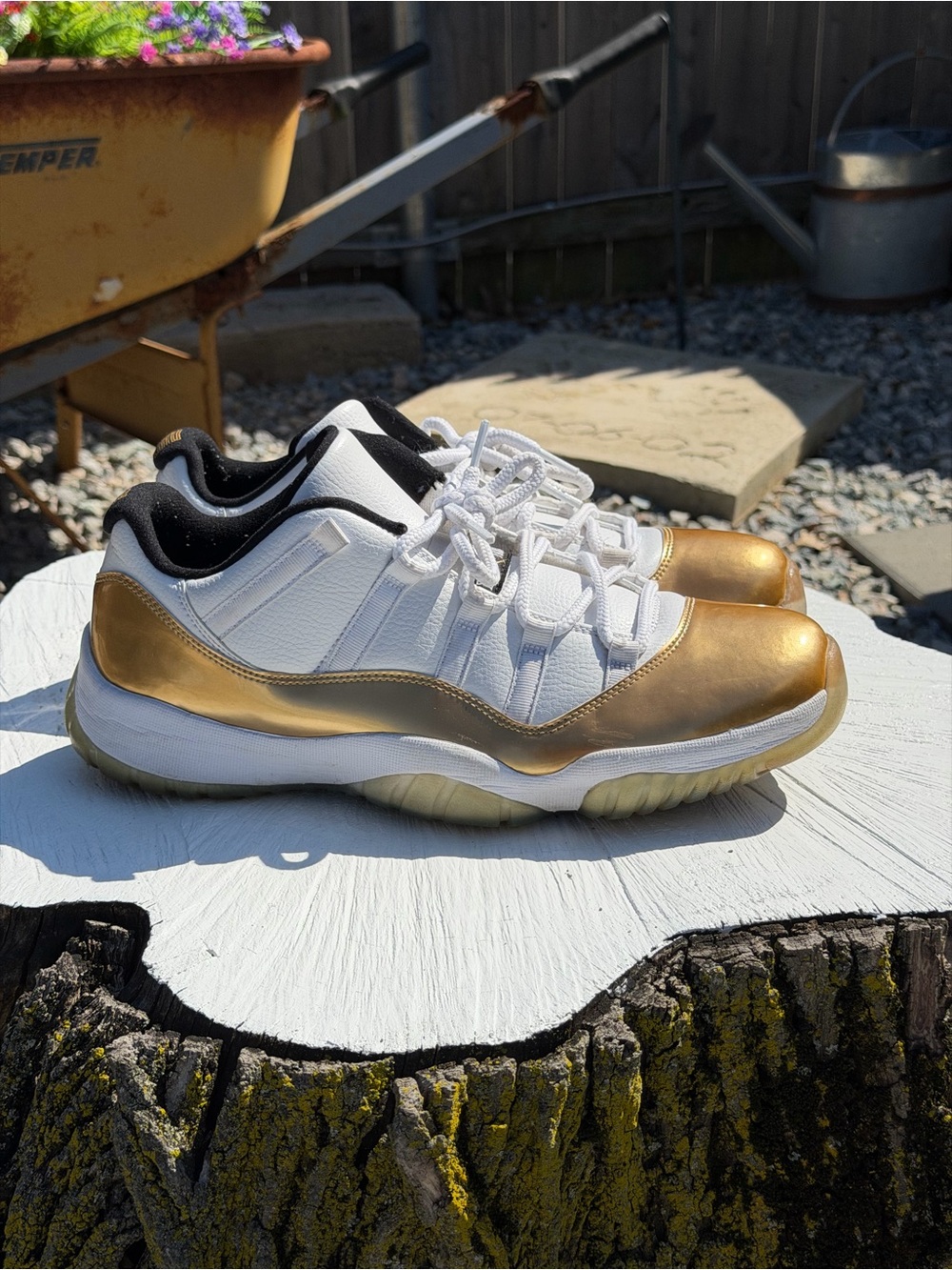 Jordan 11 low gold (closing ceremony)